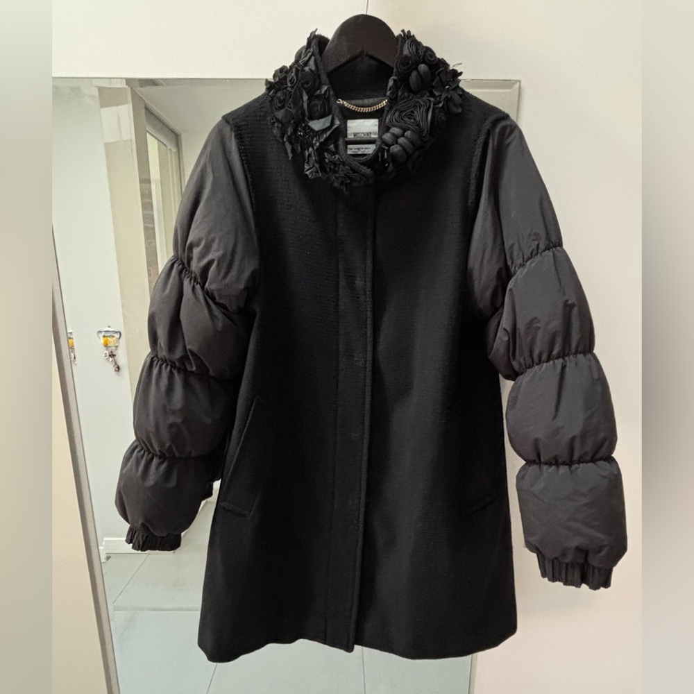 Moschino  vintage Black Puffer Coat with Floral Collar